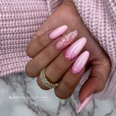 January Nails Pink, Pink Princess Nails, Nail Art Pink Glitter, Barbie Pink Nails, Bright Pink Nails, Hippie Nails, Pink Manicure, January Nails