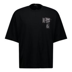 Stay comfortable and stylish with 100% cotton jersey T-shirt. Featuring a rib knit crewneck, logo patches and flag at chest, seam pockets, dropped shoulders, and a logo patch at the back collar. Perfect for everyday wear and showcasing your brand loyalty. Black Crew Neck Top With Logo Patch, Black Cotton Top With Logo Patch, Casual Black Top With Logo Patch, Casual Black T-shirt With Logo Patch, Relaxed Fit Logo Patch T-shirt For Streetwear, Relaxed Fit T-shirt With Logo Patch For Streetwear, Relaxed Fit T-shirt With Logo For Streetwear, Brand Loyalty, Knit Crewneck