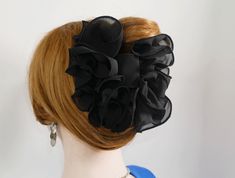 Color options: BLACK, NAVY, WHITE, ROYAL BLUE, RED, BURGUNDY, BROWN, and BEIGE. Size: The clip is 3" and the bow is 6" wide. This beautiful and unique hair bow jaw clip is made with chiffon fabric.  Two strips of fabric are ruffled and glued on each side of the jaw clip, and the same color fabric is used on top of the clip to hide the spring. This hair ornament is perfect for putting on your ponytail or twisting up your hair and clipping the bow for an elegant look. Please visit the links below for more choices of colors or similar styles. www.etsy.com/listing/670148769 www.etsy.com/listing/203423725 www.etsy.com/listing/569588304 Please visit my shop for more variety of all kinds of hair accessories - www.etsy.com/shop/FloraaBoutique Please look at the picture for actual details. Designed Unique Hair Bows, Elegance Hair, Hair Accessories Ponytail, Flower Hair Bows, Hair Clasp, Fairy Hair, Hair Grips, Style Français, Peinados Fáciles Para Cabello Corto