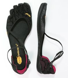 Finger Shoes, Vibram Fivefingers, Wrap Shoes, Outdoor Sandals, Barefoot Shoes, Black Running Shoes, Sock Shoes, Cute Shoes, Comfortable Shoes