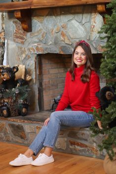 RED SWEATER, JEANS & WHITE SNEAKERS Christmas Outfits Dressy, Christmas Clothing Ideas, Christmas Fashion Outfits, Christmas Eve Outfit, Christmas Outfit Casual, Casual Christmas Party Outfit, Christmas Outfit Ideas, Trendy Christmas Outfits, Cute Christmas Outfits