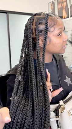 Large Natural Braids, Knotless Locs Hairstyles, Quick Braids Styles, Hair Styles To Do On Yourself, Edges Ideas With Braids, Fluffy Edges With Braids, Braids To Get, Fast Braided Hairstyles Black, Edges With Braids