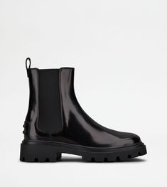 Women's Chelsea boots in brushed leather, with lugged rubber outsole. A refined urban passe-partout, featuring timeless minimal silhouette and iconic rubber pebbles on the back. Chelsea Boots Outfit, Tods Shoes, Desert Boot, Chelsea Boots Women, Desert Boots, Chelsea Boot, Rubber Heels, Boots For Sale, Boots Outfit