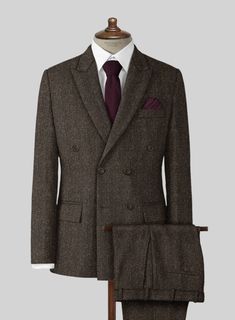 Do you want to elevate the way you look and create outfits that fit to perfection, then opt for our Haberdasher Brown Tweed Double Breasted Suit. Crafted from wool, the suit features a classic herringbone weave, whereas the tweed-inspired fabric combines with contemporary tailoring that is ideal for when you want to lo 50s Suit, Brown Tweed Suit, Grey Tweed Suit, Herringbone Tweed Jacket, White Linen Suit, Green Velvet Jacket, Peaky Blinders Suit, Grey Wool Suit, Stylish Mens Suits