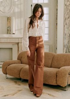 Sezane Work Outfit, Boho Business, Style 2023, Brown Pants, Business Casual Outfits, Mode Vintage