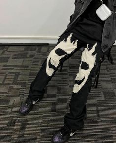 Colour: BlackBasic style: Youth popularApplicable scenarios: other leisureClothing version type: looseLength: trousers Embroidery Skull, Skull Pants, Embroidered Skull, Dark Skull, Skull Patch, Oversized Streetwear, Black Cargo Pants, Patched Jeans, Black Cargo