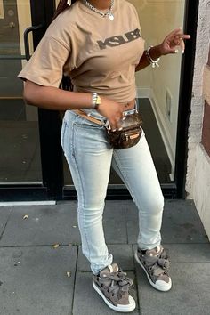 Ksubi Jeans Outfit Black Women, Ksubi Outfit, Girly Streetwear, Senior Photo Outfits, Streetwear Girl, Clueless Outfits, Joggers Outfit, Fresh Outfits, Swag Outfits For Girls