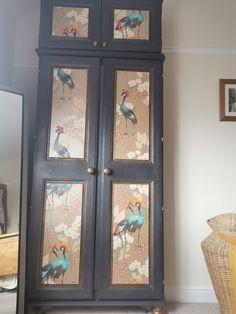 I decided to makeover a boring pine wardrobe Cupboard Doors Makeover Bedroom, Pine Wardrobe Upcycle Ideas, Pine Wardrobe Upcycle, Pine Wardrobe Makeover, Upcycle Wardrobe, Wardrobe Revamp, Bungalow Bedroom