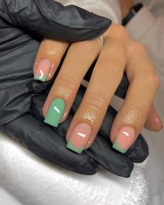 Easy summer nails will give you plenty of time to enjoy the summer sun, holidays, and the beach. We will enjoy being in nature in the summer, so Easy Summer Nails, Gel Overlay Nails, Overlay Nails, Unghie Sfumate, Her Nails, Dipped Nails