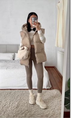 Beige Body Warmer Outfit, Cream Body Warmer Outfit, Classy Home Outfit, Bezrękawnik Outfit, Basketball Mom Outfit, Cute Casual Work Outfits, Work Event Outfit, Event Outfit Ideas, Smart Casual Women Outfits