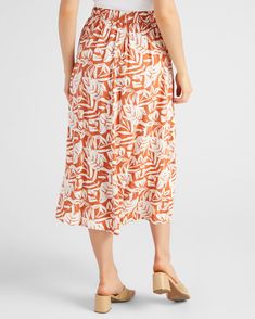 Take this midi skirt from desk to dinner! Regular fit and midi length with an elastic back waist, two pockets and chic pleats. Made from cool 100% rayon with a leafy print. | Floral Print Midi Skirt for Women in Rust, Size Small by Be Cool from Wantable Black Flare Skirt, Floral Print Midi Skirt, Skirt Trends, Skirt For Women, Black Flare, Printed Midi Skirt, Be Cool, Tutu Skirt, Bottom Clothes