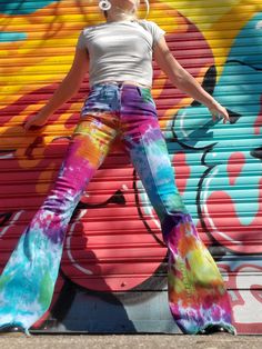 Diy Dye Clothes, Tie Dye Patterns Diy, Tie Dye Party, Pink Dye, Tie Dye Jeans, Tie Dye Diy, Hippie Style Clothing, Patterned Jeans, Cool Ties