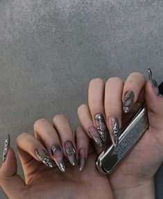 Edgy Almond Nails Designs, Nails Acrylic Metallic, Super Cool Nails, Aespacore Nails, Matrix Nails, Mercury Nails, Cybergoth Nails, Techno Nails, Futuristic Nails