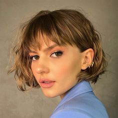 Bangs Below Eyebrows, Wavy Chin Length Hair With Bangs, Short Bob Fringe Bangs, Short Textured Bangs, Short Textured Bob With Bangs, Wavy Bob With Fringe, Short Wavy Bob With Bangs, Wavy Bob With Bangs, Vintage Bob Hairstyle