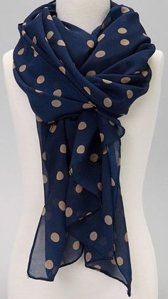 30 Super Stylish Ways To Tie A Pashmina Scarves/Shawl - EcstasyCoffee Cute Scarfs, Polka Dot Scarf, Scarf Tying, Blue Scarf, Pashmina Scarf, Sarong