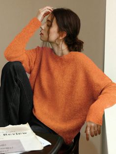 Orange Pullover Outfit Winter, Orange Pullover Outfit, Loose Sweater Pattern, Pull Orange, Winter Orange, Orange Pullover, Pullovers Outfit, Fleece Tights, Grey Colour Suit