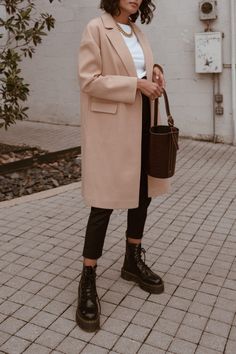 Why Dr Martens are the Unexpected Boot on my Winter Wishlist Doc Martens Outfit Winter, Dr Martens Outfit, Looks Pinterest, Winter Leggings, Casual Winter Outfits, 가을 패션