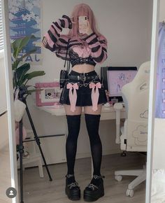 Pink Egirl Fashion, Edgy Pink Outfits, Dark Kawaii Outfits, Pink Goth Outfits, Pink Egirl, Bubblegum Goth, Kuromi Outfit, Cute Goth Outfits, Pink Alt