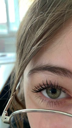 Graduation Hair, Wedding Embroidery, Crochet Vintage, Nails Makeup, Selfie Ideas Instagram, Gorgeous Eyes, Instagram Outfits, Foto Ideas Instagram, Instagram Photo Inspiration