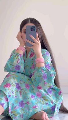 Girlfriend Snap, Beautiful Girls Dp, Aesthetic Dps, Dp Ideas, Mirror Pose, Easy Photography Ideas, Simple Kurta Designs