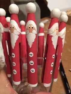 Cloths Pin Crafts Christmas, Clothes Pin Ornaments Diy, Clothespin Santa, Pin Ornaments, Spindle Crafts, Wooden Clothespin Crafts