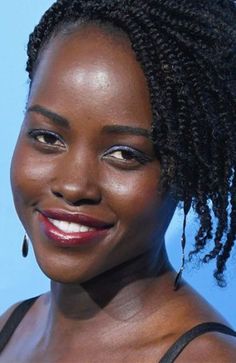 27 Chic Senegalese Twist Hairstyles for 2021 - The Trend Spotter Short Twist Braids Hairstyles Senegalese, Short Senegalese Twist, Senegalese Twist Crochet Braids, Twists Hairstyles, The Trend Spotter, Short Twists, Bottle Blonde