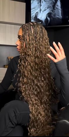 French Wave Braids, Black Boho Braids With Blonde Highlights, Boho Braids Highlights, Brown Braids With Highlights, Blonde Highlight Braids, Long Twists For Black Women, Light Brown Goddess Braids, Braids For Light Skin Women, Brown Boho Braids