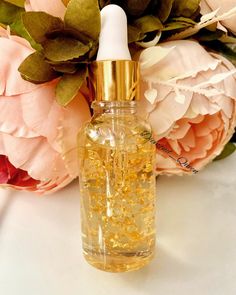 Gold Serum Photography, Body Oil Recipe, Body Oil Diy, Oil Ads, Massage Oils Recipe, Womb Wisdom, Essential Oils Benefits, Magic Oil