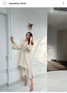 Luxury Off-white Unstitched Suit For Eid, Simple White Suit Pakistani, Traditional Off White Kurta, White Organza Suit Pakistani, White Pakistani Suit, Pakistani Women Dresses