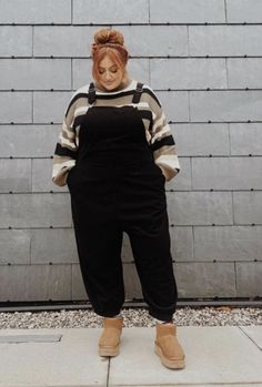 Plus Size Overalls Outfit Winter, Plus Size Blundstone Outfit, Overalls Plus Size Outfit, Plus Size Therapist Outfits, Mid Size Overalls Outfit, Cozy Christmas Outfit Casual, Plus Size Dark Academia Outfits, Comfy Style Aesthetic, Cozy Alt Outfit