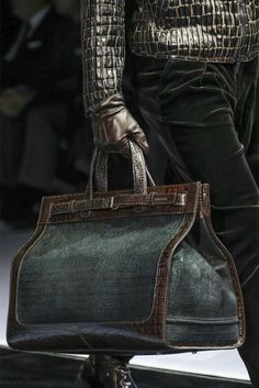 Fashionable Men, Stylish Man, Folding Bag, Gucci Vintage, Mens Fashion Fall, Fashion Fall, Armani Men