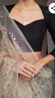 Blouse Sabyasachi, Deep Neck Blouse, Blouse Lehenga, Fashionable Saree Blouse Designs, Indian Saree Blouses Designs, Blouse Designs Indian