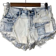 Free People Hi Waisted Light Washed Patchwork Cutoff Denim Retro Looking Shorts Size 24 Super Cute In Excellent Condition Bundle & Save Are You A Brand New Poshmark User? Sign Up Today And Use Code Dashindiva99 To Get $10 Off Your First Purchase!! Denim Retro, Festival Shorts, Crochet Shorts, Free People Shorts, Retro Shorts, Blue And White Style, Denim Cutoff Shorts, Floral Denim, Free People Jeans