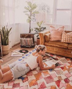 Boho home decor, colorful rug for living room pink and orange, pink and orange rug, boho living room home decor, camel couch, plants for living room Boho Colorful Living Room, Pink Rug Living Room, Rug Decor Living Room, Blush Pink Living Room, Pink Boho Rug, Living Room Rug Size, Boho Rugs Living Room, Bohemian Bedroom Design, Colourful Living Room Decor