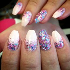 Ajoutez un peu d'éclat à vos ongles avec des paillettes, l'une des nombreuses grandes choses sur les ongles de paillettes est les possibilités de conception. Vous pourriez avoir quelque chose chic, audacieuse, subtile ou tout ce que vous avez envie. clous pailletées sont un must have pour 2017 nous avons donc mis en place 23 des meilleures idées à ongles pailleté pour vous aider à [...] Unghie Sfumate, Glitter Manicure, Short Gel Nails, Glittery Nails, Holiday Nail Designs, Manicure Gel, Nails Polish, Nail Designs Glitter, Glitter Nail