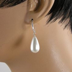 Classic white teardrop pearl earrings made with lovely South Sea shell teardrop synthetic pearls. The earrings are available with either sterling silver or 14k gold filled lever back earring hooks. Use the drop down menu to choose the earring hooks you prefer. The earrings are approximately one and a half inch (3.81cm) long (from the top of the earring hook to the bottom of the pearl). Every woman needs a pair of teardrop pearl earrings in her jewelry arsenal. The earrings will arrive in an attr Teardrop Pearl Earrings, Dainty Pearl Necklace, Pearl Earrings Gold, Earrings Classic, Necklace Extender, Gold Pearl Earrings, Leverback Earrings, Station Necklace, Earring Hooks