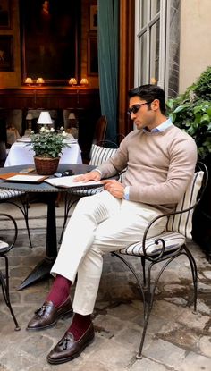 Business Outfit Men, Nice Casual Outfits For Men, Office Old Money, Preppy Style Winter, Old Money Fashion, Classy Clothing, Sophisticated Office, Mens Smart Casual Outfits, Money Fashion