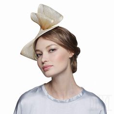 EASY TO WEAR, FLAUNT ANY HAIRSTYLE YOU LIKE Gold Sinamay Fascinator Headband Wedding Tea Party Cocktail Hat Sinamay fascinator hats are highly detailed accessories that accentuate your outfits with a subtle charm and elegance. It resembles a hat but is much smaller and unpretentious. Add it to any outfit and see the difference it brings to the entire ensemble. Sinamay fascinators for women are one of the most popular dressing accessories today. This beautiful gold sinamay fascinator for women wi Gold Fascinator, Derby Wedding, Wedding Tea Party, Sinamay Fascinator, Hat Wedding, Headband Holder, Wedding Tea, Fascinator Headband, Fascinator Hat