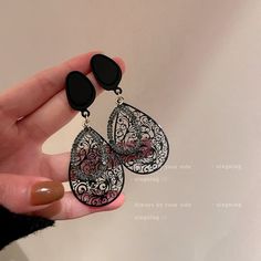 Material: Rhinestone Color: Picture Color Fashion Element: Ellipse Style: Sweet and Cool Style Luxury Black Art Deco Earrings, Black Filigree Earrings, Luxury Earrings, Niche Design, Color Fashion, Design Vintage, Colorful Fashion, Cool Style, Color