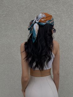 Bandana Hairstyle Outfit, Bandana Hairstyles For Long Hair, Beautiful Curly Hair, Elegant Dresses Classy, Hair Tutorials For Medium Hair, Weekly Outfits, Long Curly Hair, Story Instagram