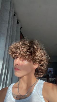 Spanish Hairstyles Men, Spanish Hairstyles, Boys Curly Haircuts, Long Hair Perm, Brown Wavy Hair, Mens Haircuts Short Hair, Mens Hairstyles Thick Hair