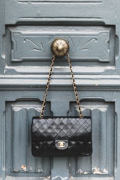 I’m the first to agree that one good quality bag will always trump multiple ‘latest trend’ bags. I remember all... Investment Bags, Mode Chanel, Chanel Couture, Collage Vintage, Chanel Purse, Chanel Vintage, Classic Bags, Chanel Black, Vintage Chanel