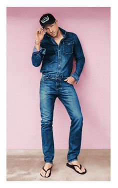 Boy Celebrities, Flip Flops Style, Charlie Hunnam, Fashion Art, Mom Jeans, Summer Fashion, Google Search