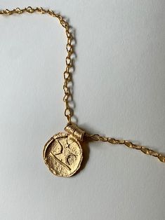 A talisman to bring you luck in your many adventures, MISHO's 22k gold plated Pisces medallion is handcrafted in sterling silver and is available with an option of 3 chains. Gold Zodiac Pendant Necklace, Luxury Gold-plated Zodiac Sign Necklaces, Pisces Necklace, Gold Plated Zodiac Sign Pendant Jewelry, Pisces Pendant, Zodiac Pendant, Figaro Chains, Figaro Chain, Pisces Zodiac