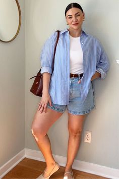 Oversized Button Up Shirt Outfit Midsize, Summer Orlando Outfits, Plus Women Outfits, Classic Style Midsize, Bloated Summer Outfit, Style Inspo Plus Size, Plus Size Coastal Fashion, Styling Plus Size Women, Mid Size Style Inspiration