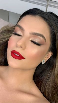 Bridal Fall Makeup, Winter Bridal Makeup, Makeup Bibir, Red Lipstick Makeup Looks, Red Lips Makeup Look, Wedding Makeup Tutorial, Red Lipstick Makeup, Red Dress Makeup