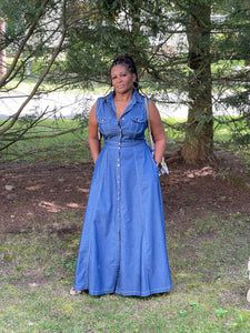 Demin Dress Outfit, Long Denim Vest, Jean Maxi Dress, Denim Wedding Dresses, Maxi Denim Dress, Denim Hacks, Cogic Fashion, Vestiti In Jeans, Denim Dress Outfit