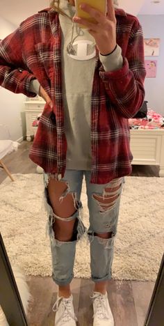 ✰ P I N T E R E S T: carobarkerr ✰ Grunge Style Outfits, Cochella Outfits, Yeezy Outfit, Teenage Outfits, Summer Trends Outfits, Casual School Outfits, Trendy Fall Outfits, Teenager Outfits, Winter Trends