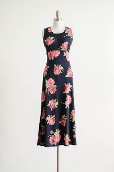 A gorgeous bias cut slip maxi dress, patterned with large pink peonies. It has a figure skimming cut and single button closure at the back of the neck. ☛ m e a s u r e m e n t s ☚ Bust: 36 Waist: 32 Hips: 42 Length: 53 ☛ d e t a i l s ☚ Era: 1990s Material: polyester Condition: excellent ☛ v i s i t t h e s h o p ☚ https://etsy.me/2Nd23kg ☛ instagram ┇ poppycockvintage ☛ facebook ┇ poppycockvintage Fitted Rose Print Maxi Dress, Fitted Maxi Dress With Rose Print, Fitted Pink Maxi Dress With Bias Cut, Elegant Fitted Maxi Dress With Rose Print, Elegant Fitted Rose Print Maxi Dress, Fitted Floral Print Maxi Slip Dress, Summer Maxi Dress With Bias Cut And Fitted Bodice, Summer Maxi Dress With Fitted Bodice And Bias Cut, Vintage Fitted Floral Print Maxi Dress