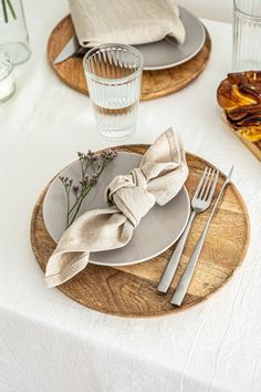 Durable and soft napkins elevate your table decor creating an elegant look no matter the occasion. You can easily create a beautiful table setting by matching your linen napkins with other linen accessories such as runners, placemats, or tablecloths. Washed soft linen napkins set- beautiful and useful accessory to your kitchen. Our natural linen napkin clothes are perfect for lunch, dinner, parties, or wedding celebrations. Also, it can be a great gift! If you need a custom size, let us know! Bu Table Settings Everyday, Dinner Table Setting, Linen Fabrics, Beautiful Table Settings, Custom Napkins, Kitchen Table Settings, Table Set Up, Table Napkins, Linen Table Runner